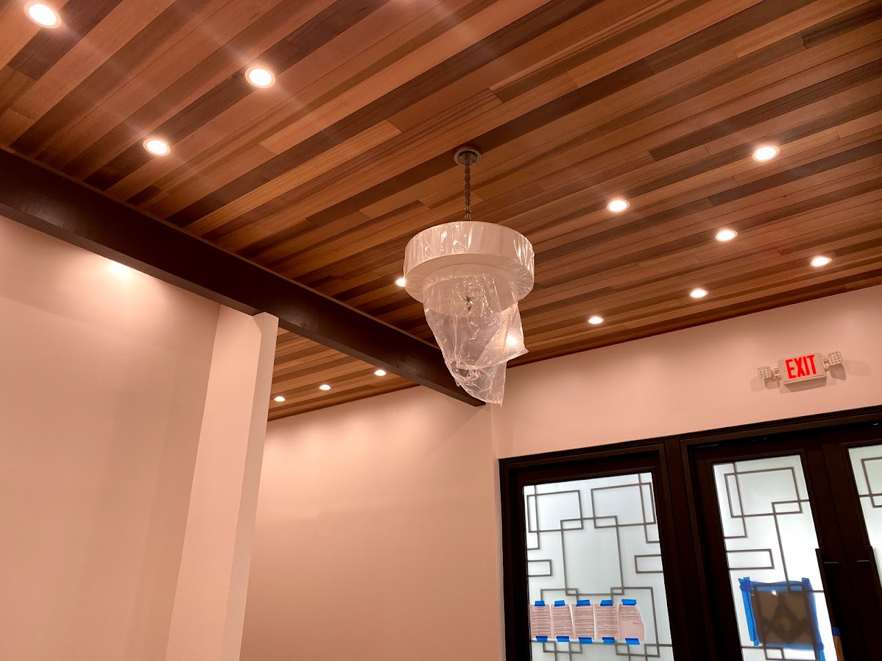 Residential lighting installation with chandelier